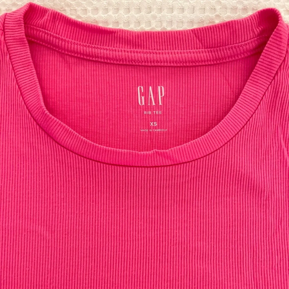 GAP Hot Pink Baby Rib Tee - Picture 2 of 4